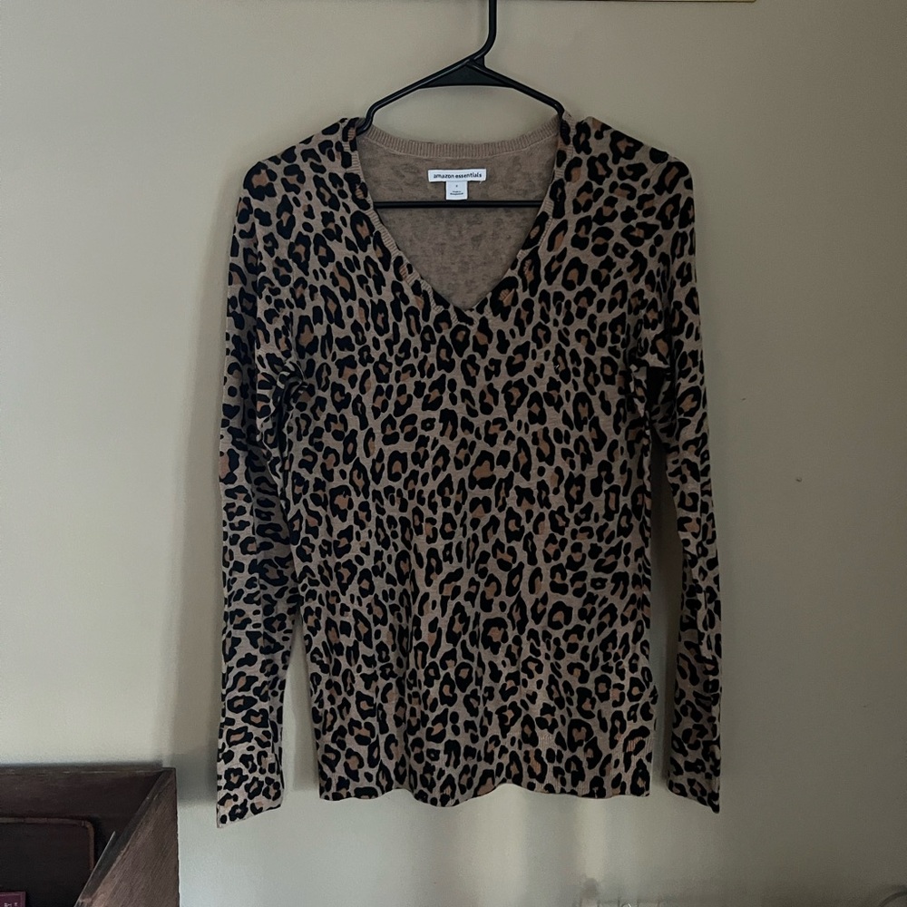 Animal print sweater, V-neck Amazon essentials size small